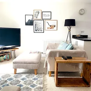 https://home-crowd-luxury-apartments.yorkshirehotels.net